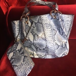 Amanda Smith Handbag & Matching Wristlet